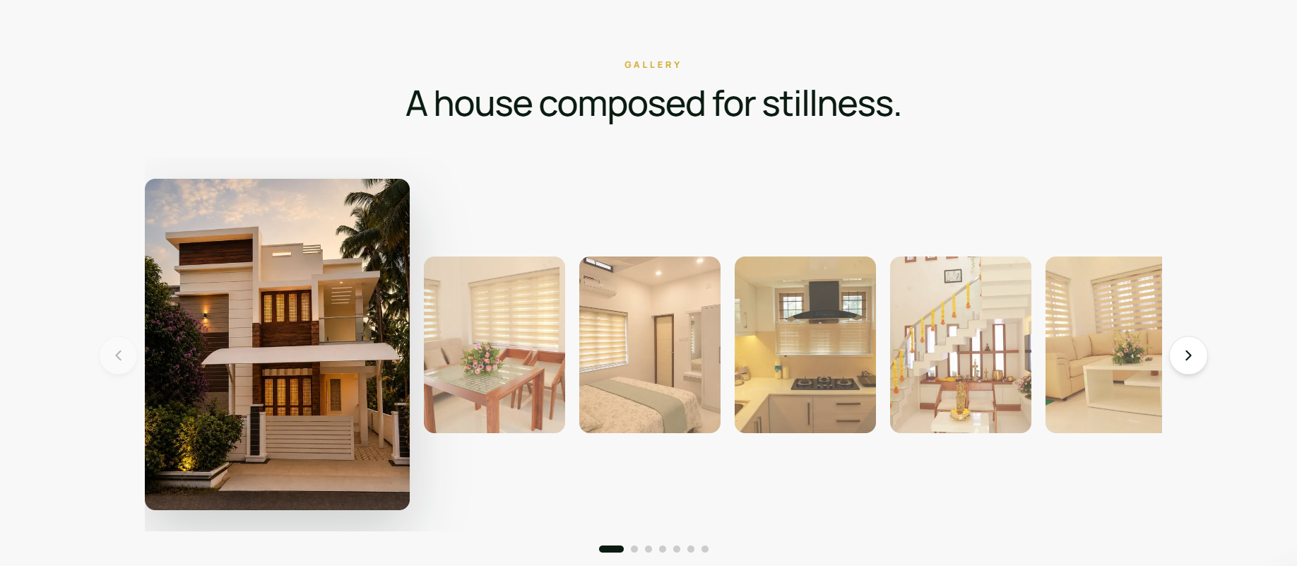 A scrollable photo gallery with arrow, dot, and keyboard navigation.